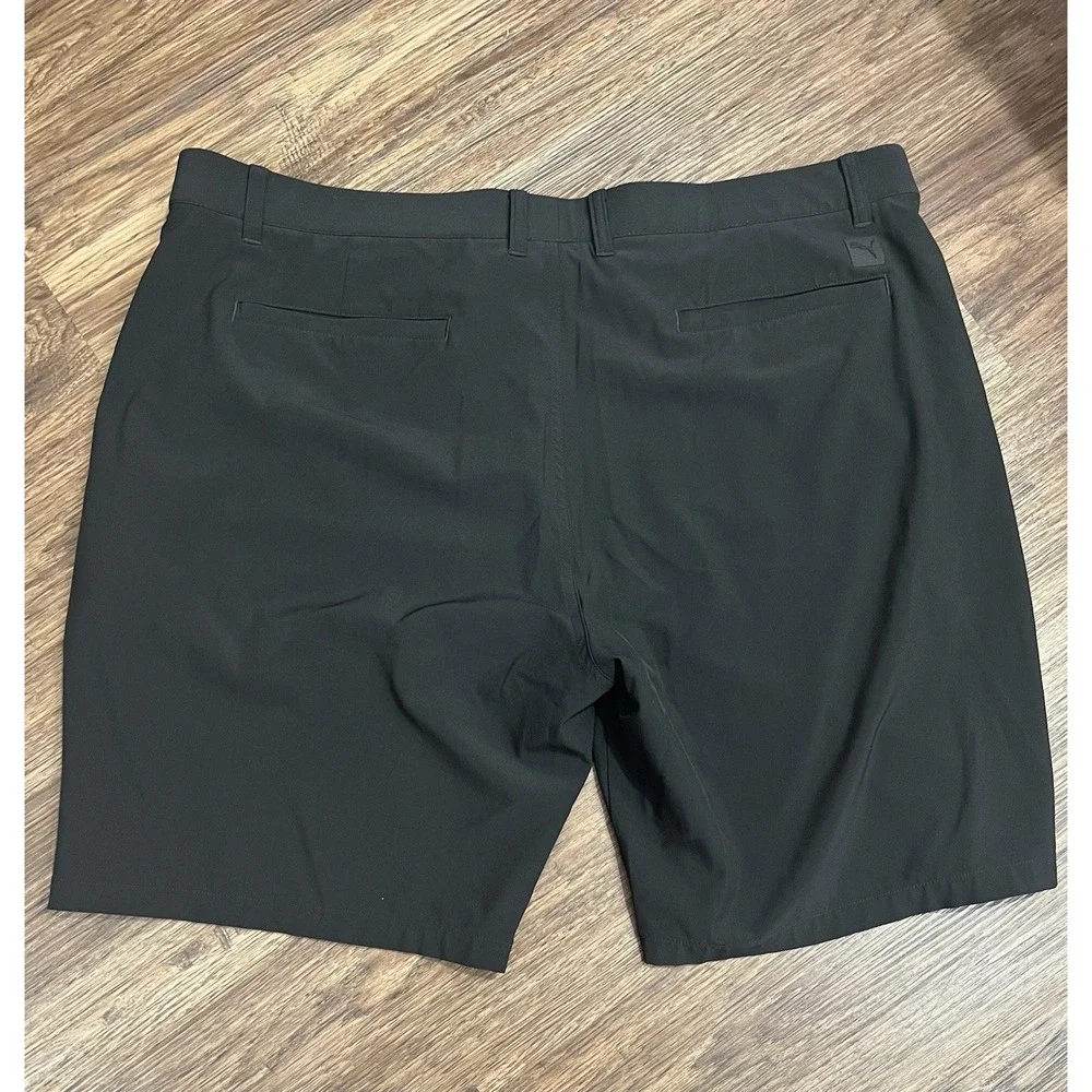 PUMA Men's Black Shorts Size 40 Athletic Training Casual Logo Performance